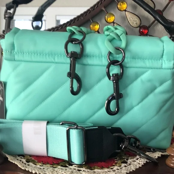 NWT THINK ROYLN Quilted Flapover Crossbody W/3 Straps - Picture 3 of 9